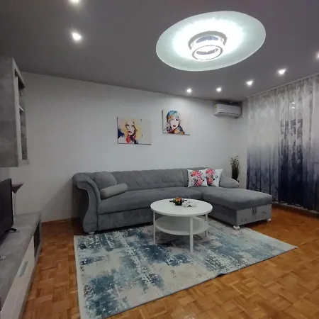 Bulevar Apartment *